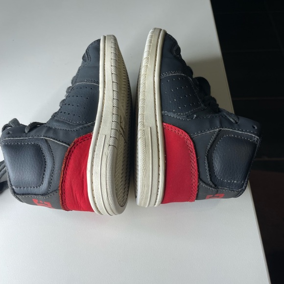 DC Infant High Top Leather Skate Shoes Sneakers Gray/Red Size 8 - Picture 5 of 7